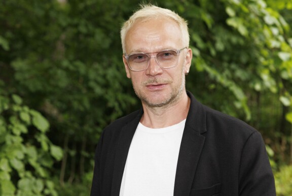 Suosikkiartistit paljastavat hurjimmat keikkamuistonsa: Antti Ketoselta lähti jalat alta, Pandora sai aamiaismunat Ilkka Alangon pihalta