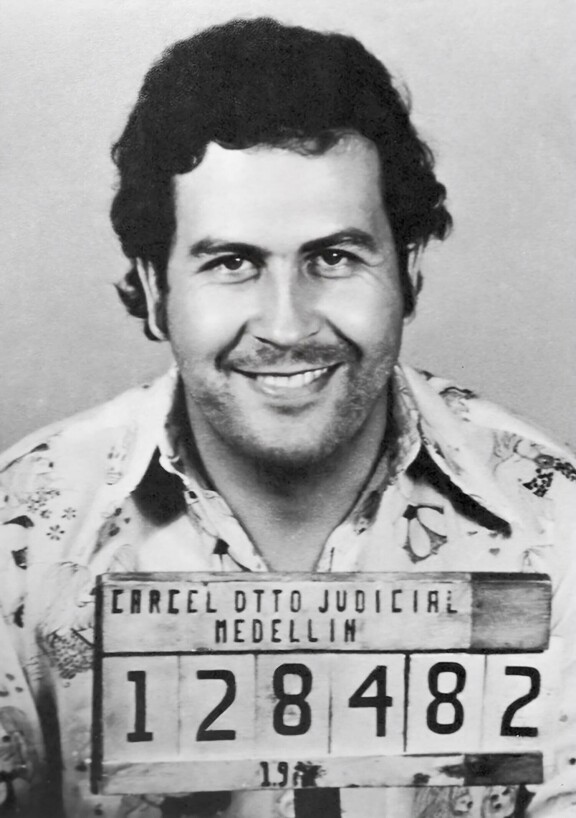 Pahamaineisen huumeparoni Pablo Escobarin pidätyskuva vuodelta 1976.