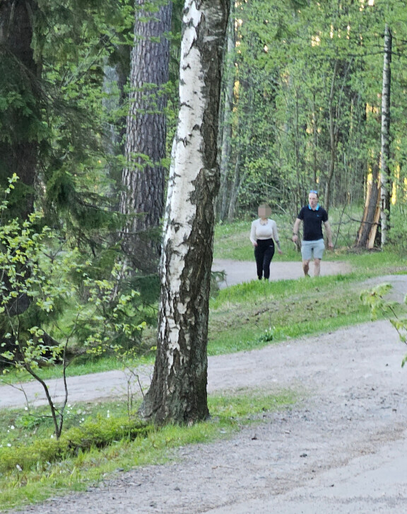 Shortseihin ja pikeepaitaan sonnustautunut Jari-Matti on valmis kesään.
