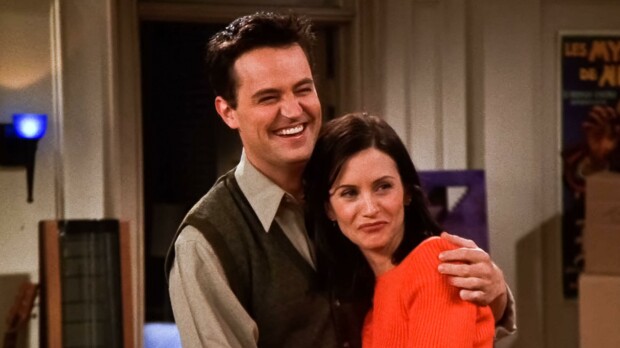 Frendit-tähti Courteney Cox kertoo edesmenneen Matthew Perryn edelleen vierailevan hänen luonaan