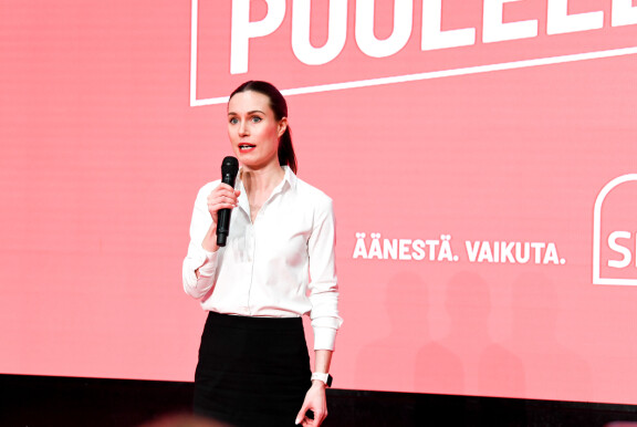 Sanna on poliittisen uransa myötä muovautunut luontevaksi puhujaksi.