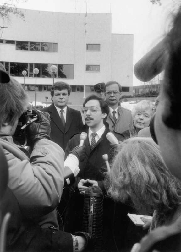 Ben toimi eduskunnan perustuslakivaliokunnan puheenjohtajana 1986.