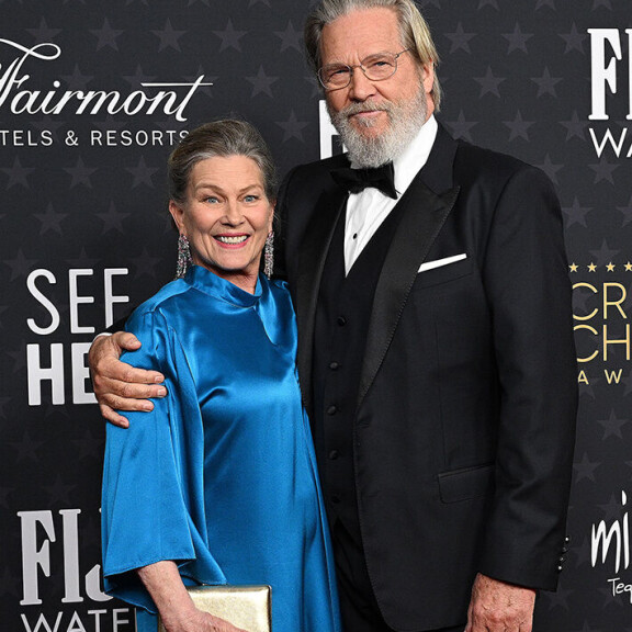 Palkittu Jeff Bridges saapui gaalaan Susan-vaimonsa kanssa. Jeff Bridges ja Susan Geston