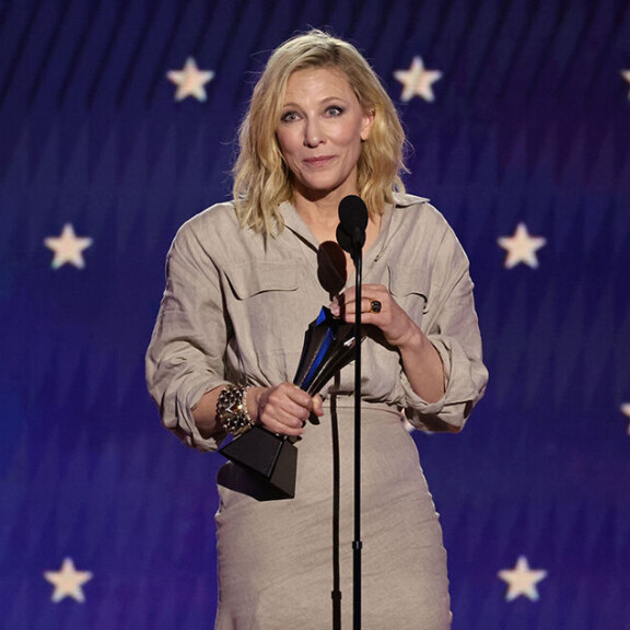 – En voi uskoa, että seison tässä. Tämä on naurettavaa, olen niin vanhakin, Cate nauroi pystin saatuaan. Cate Blanchett