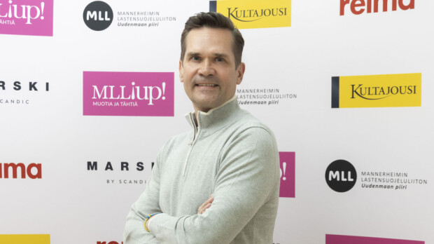 Mika Aaltola matkusti tavisten joukossa – kuva