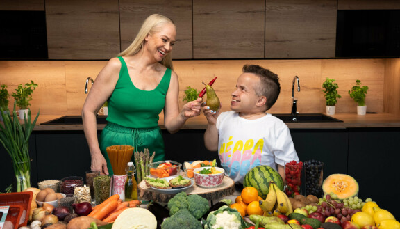 Pippa Laukka laittoi Eero Herrasen elintavat kuntono tv-ohjelmassa. Olet mit syöt, Pippa Laukka, Eero Herranen