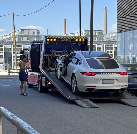 Viikon Kääkit: Mikael Forssellin ökyauto rytyssä, Archie Cruz hemmotteli Iida Vainiota, Juuso Mäkilähde väsäsi drinkkejä