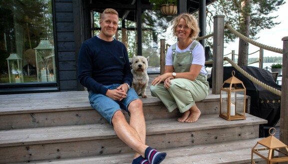 Jukka ja Auli Seppänen ovat voittajamökin omistajia.