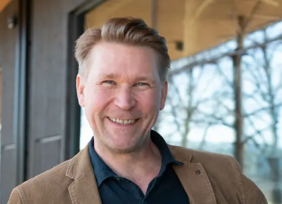 Pyöreitä täyttänyt Matti Ristinen ei kärsi ikäkriisistä tai viidenkympin villityksestä: "Kiusaannun, jos minua kutsutaan seksisymboliksi"