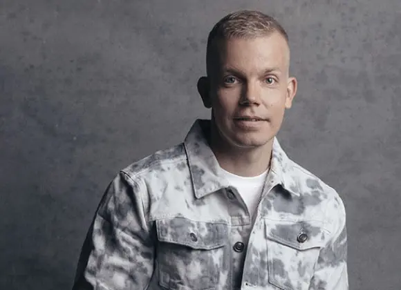 Tällainen ääni saa TVOF-tähtivalmentaja Elastisen penkin kääntymään: "Ei pidä kuulostaa karaokelta"