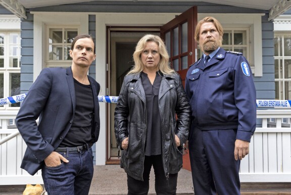Kaikki synnit -sarjassa Matin työkavereita olivat näyttelijät Johannes Holopainen ja Maria Sid.