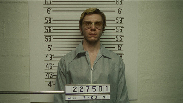 Sarjamurhaaja Jeffrey Dahmeria näyttelevä Evan Peters meni rooliinsa todella syvälle – kollegat huolestuivat hänen henkisestä tilastaan dahmer