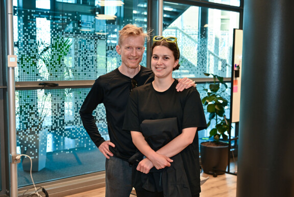 Mimosa Willamo lähti Amazing Raceen isänsä Patrickin kanssa. Aku ja Wille uumoilevat, että kaksikko tulee olemaan paha vastus.