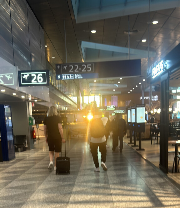 Sami Kuronen oli aikaisesta herätyksestä huolimatta hyvällä tuulella. Lento Malagaan lähti aamukuudelta.