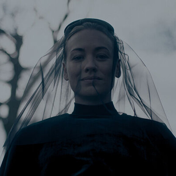 Etsitkö kiinnostavia tv-sarjoja? Listasimme 10 loistavaa sarjaa, jotka kannattaa katsoa handmaid
