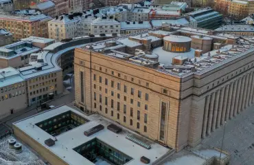 Seiska sujahti Eduskuntataloon! Tällaisia huoneita et tiennyt rakennuksesta löytyvän - video!