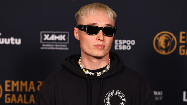 Uulalaa! Karkasiko Isac Elliot lomalle Salkkarit-kaunottaren kanssa? Sormus herätti huomion!