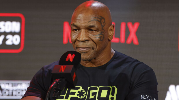 Mike Tyson sai lentokoneessa sairaskohtauksen