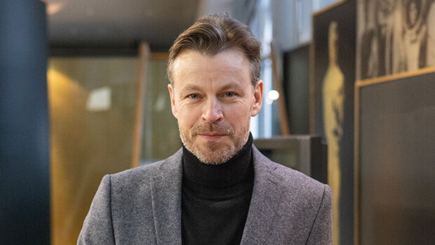 Hamsteria näyttelevä Peter Franzén tunnustaa hamstraavansa myös itse: ”On jemmassa hieman muutakin kuin viinipulloja” Peter Franzén