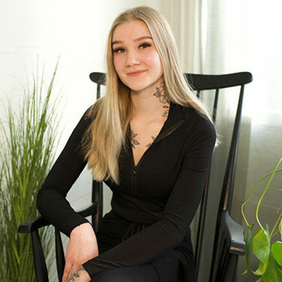 Veitola.doc: Onlyfans kohotti koulukiusatun Viivin itsetuntoa – poikaystävä kannusti tekemään pornovideoita nettiin viivi