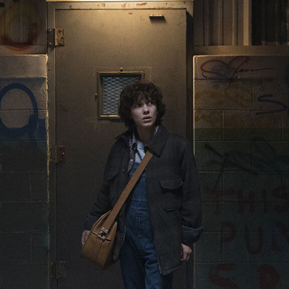 Yksi Stranger Thingsin päähenkilöistä on Eleven (Millie Bobby Brown). Sisäkuva
