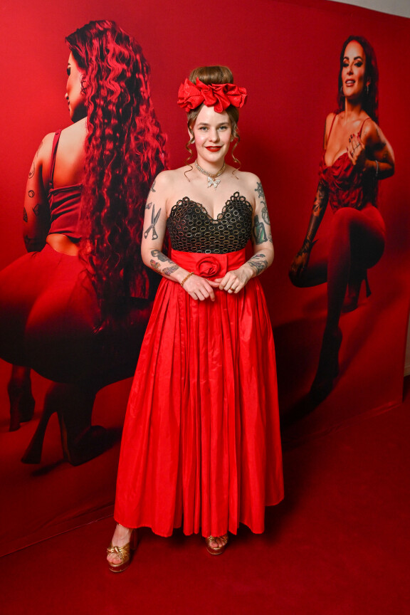 Ina muistuttaa, että vaalipiirinä on koko Suomi, eli ketä tahansa ehdokasta voi äänestää. Mukaan äänestyspaikalle tarvitsee vain henkilöllisyystodistuksen.