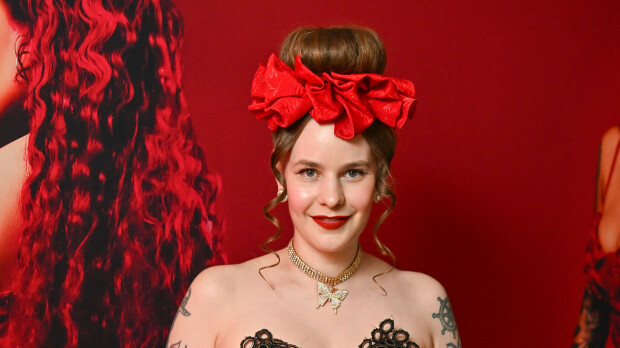 Huhhuh! Ina Mikkola jakoi kuuman kehotuksen – 'Tää video on K-18'