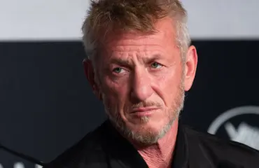 Tältä näyttää rajusti harmaantunut Sean Penn, 63