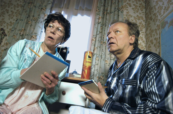 Vuonna 2006 Esko nähtiin TV2:n sarjassa Paavo ja Raili. Mukana oli myös Tuija Ernamo.