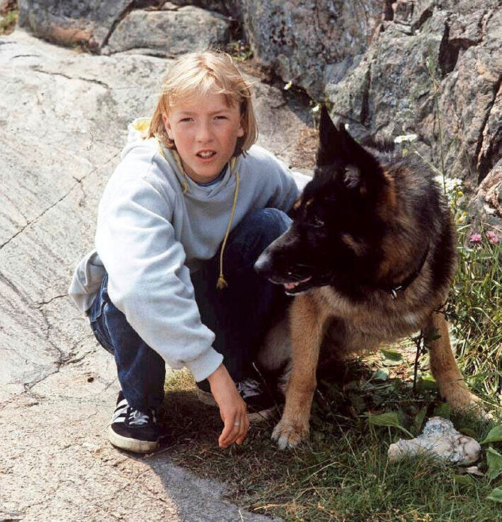Eliaksen isä Paavo Westerberg näytteli Susikoira Roi -sarjassa 1980-luvulla. Susikoira Roi Paavo Westerberg