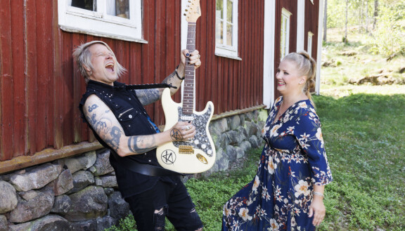 Muusikko, tuottaja ja DJ Sampsa Astalan uusin kappale on Kiellettyy hedelmää. Sampsa tekee biisejä omista ja muiden kokemuksista.