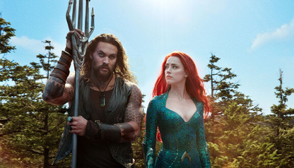Jason Momoa ensimmäisessä Aquaman-elokuvassa yhdessä Amber Heardin kanssa.