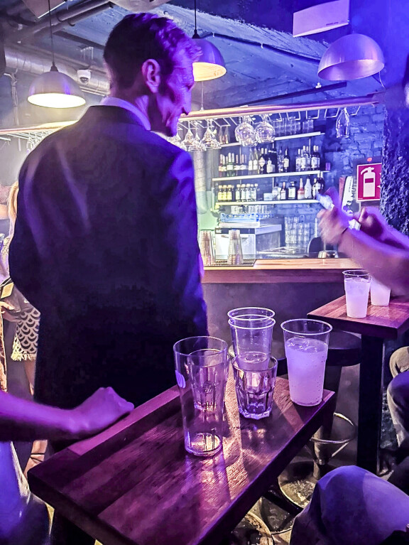 Viikon Kääkit: Erika Vikmanin kostea yö, Viivi Pumpanen ja Robert Helenius avoimesti yhdessä, Joalin Loukamaa miesseurassa