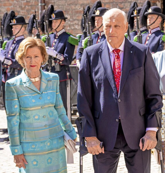 Hallitsijapari Harald ja Sonja on antanut julkisen tukensa tyttärelleen ja tämän kihlatulle.