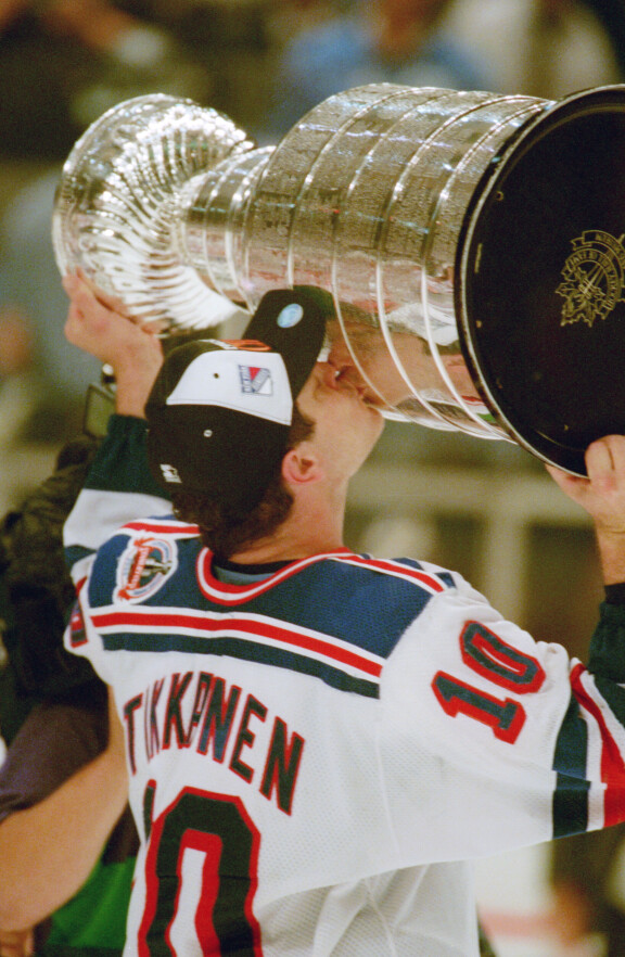 Myös vuoden 1994 New York Rangersin mestaruussormus on myynnissä.