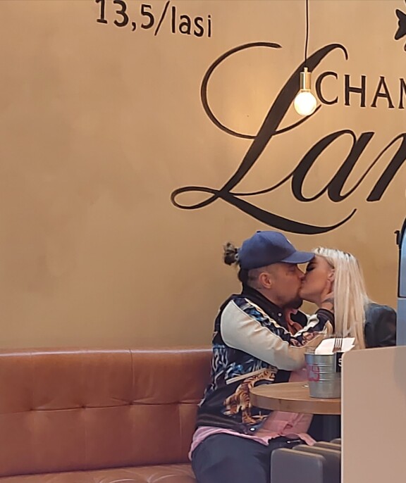 Pariskunnan illasta ei romantiikkaa puuttunut.
