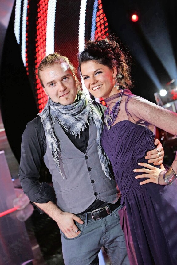 Saara Aalto osallistui Voice of Finlandin ykköskaudelle 2012. Kisälähetystä Turkuun tuli seuraamaan myös silloinen poikaystävä Teemu Roivainen