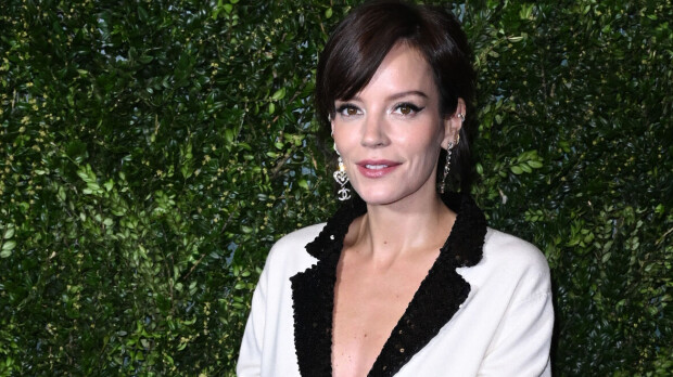 Vauhdikas yö! Lily Allen vietteli miehen, johon tiesi parhaan kaverinsa rakastuneen