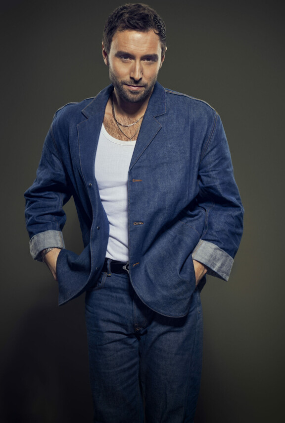 Måns esittää Savonlinnassa muun muassa Euroviisut voittaneen Heroes-kappaleensa.