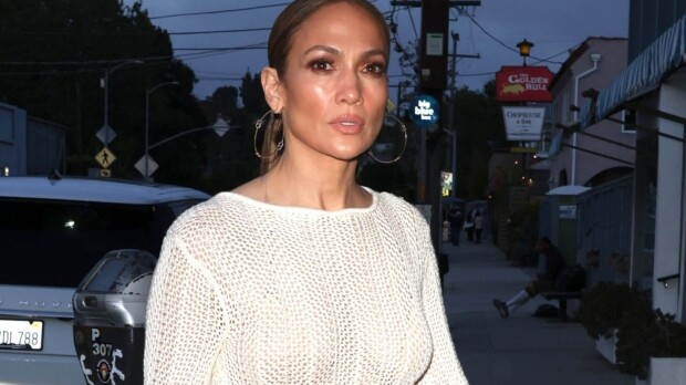 Jennifer Lopez laittoi stopin erohuhuille – hurmaa läpinäkyvässä mekossa