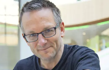 Kuolleena löydetty julkkislääkäri tänään tv:ssä