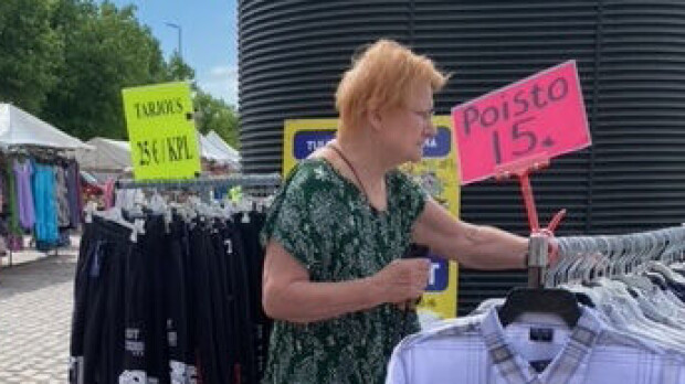 Tarja Halonen tonki alelaaria – Penalle uusi kesäpaita!