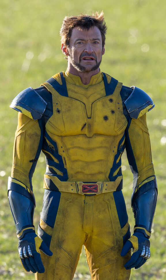 Hugh Jackman Deadpool 3 elokuvan kuvauksissa. Yhdennäköisyys Bradley Cooperiin on huomattava. Ehkäpä miehillä on sama partaparturi.