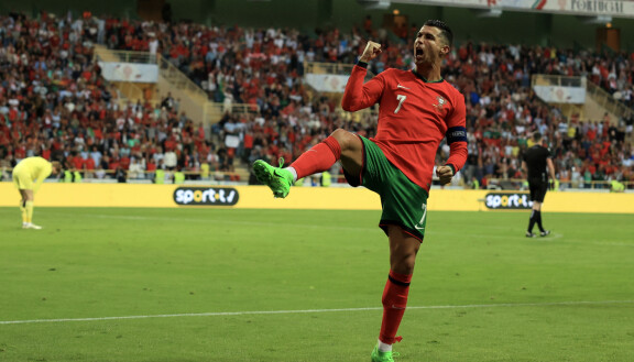 Cristiano Ronaldo on voittanut Portugalin maajoukkueessa EM-kultaa (2016) ja EM-hopeaa (2004).