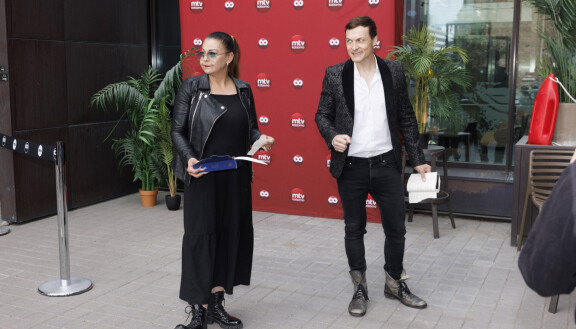 Legendaarisen Aikakoneen laulajatar ei vakuuttunut taikuri Henri Kemppaisen hänelle suorittamasta ajatusten luku -tempusta Rantabaari-sarjan Meet & Greet -henkisessä tapahtumassa.