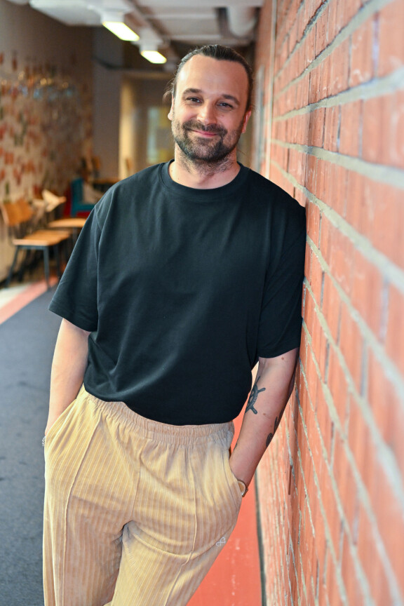 Mikon näyttelemä Jiri on jälleen mukana Pihlajakadun parisuhdepyörteissä.