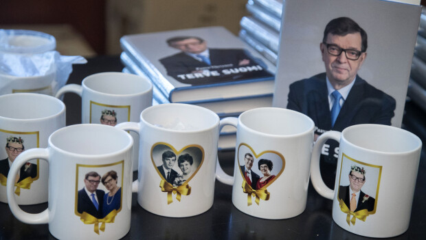 Paavo Väyrynen paljastaa legendaarisen kuningasmukinsa taustat – käytti ovelaa kikkaa