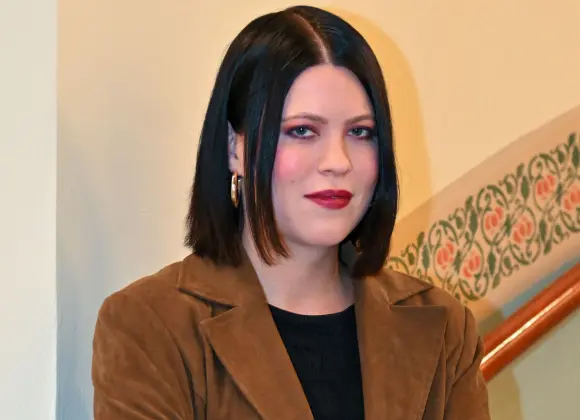 Mitä ihmettä? Salkkarit-tähti Oona Kare teki elokuvan tomaateista: "
Sitten siinä paljastuu..."