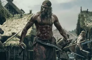 Alexander Skarsgård ja Nicole Kidman tähdittävät raakaa, likaista ja päällekäyvää viikinkidraamaa – The Northman julki suoratoistopalvelussa