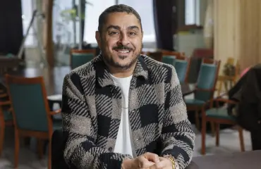 Arman Alizad hankki auton – somessa kuohahti: "Mautonta huumoria"